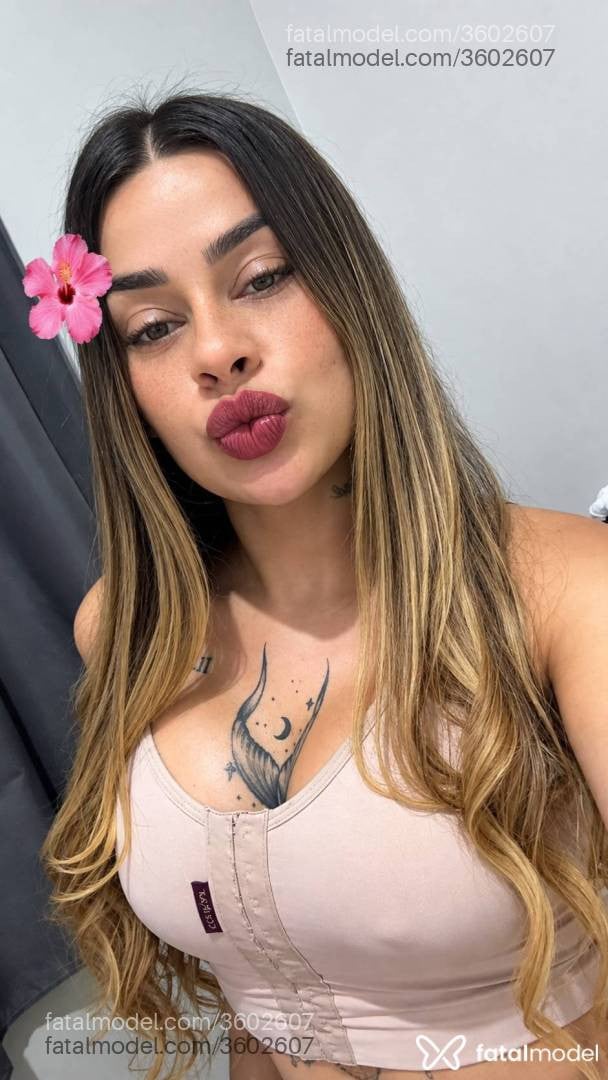 Acompanhante mulher loira (o) de olhos verdes - Carolina dias