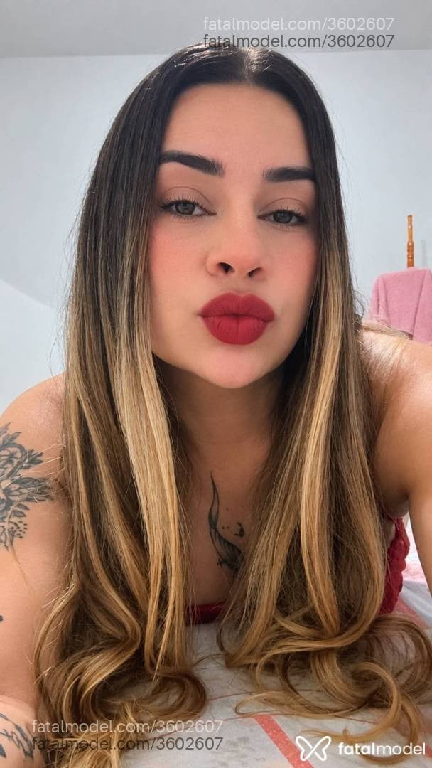 Acompanhante mulher loira (o) de olhos verdes - Carolina dias