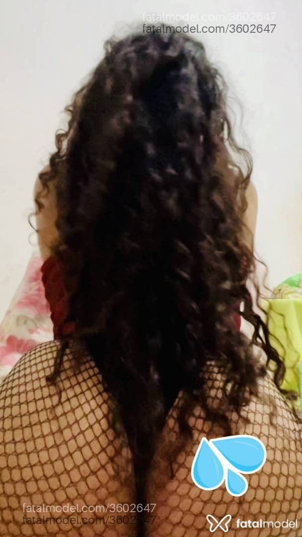 Acompanhante mulher com cabelo castanho de olhos mel - Larissa