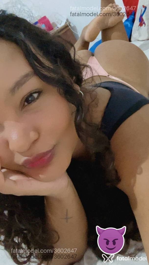 Acompanhante mulher com cabelo castanho de olhos mel - Larissa