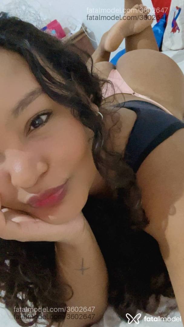 Acompanhante mulher com cabelo castanho de olhos mel - Larissa