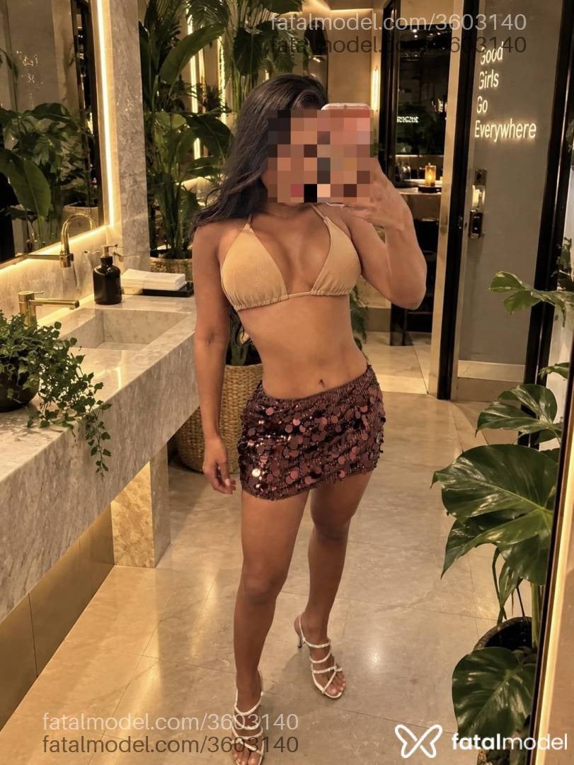 Acompanhante mulher com cabelo castanho de olhos castanhos - Melina