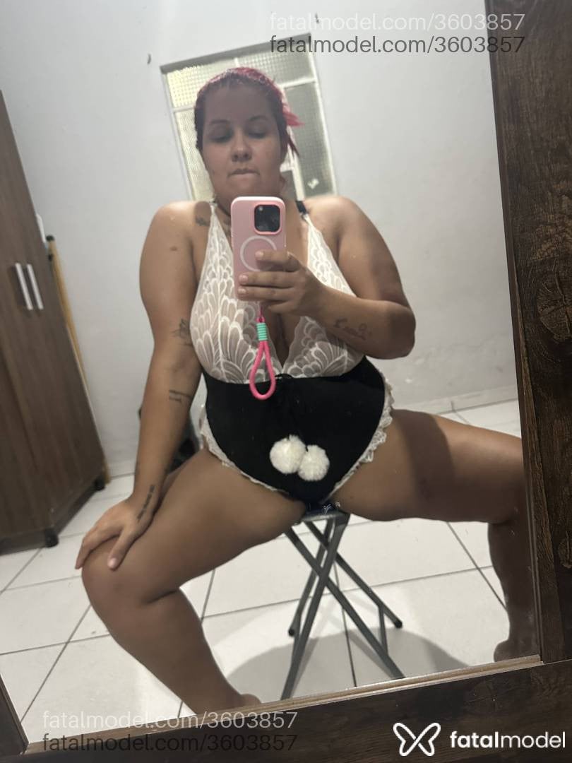 Acompanhante mulher ruiva (o) de olhos castanhos - Pires