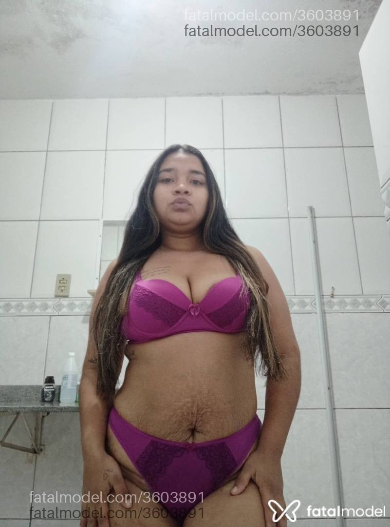 Acompanhante mulher com cabelo castanho de olhos pretos - Vitória