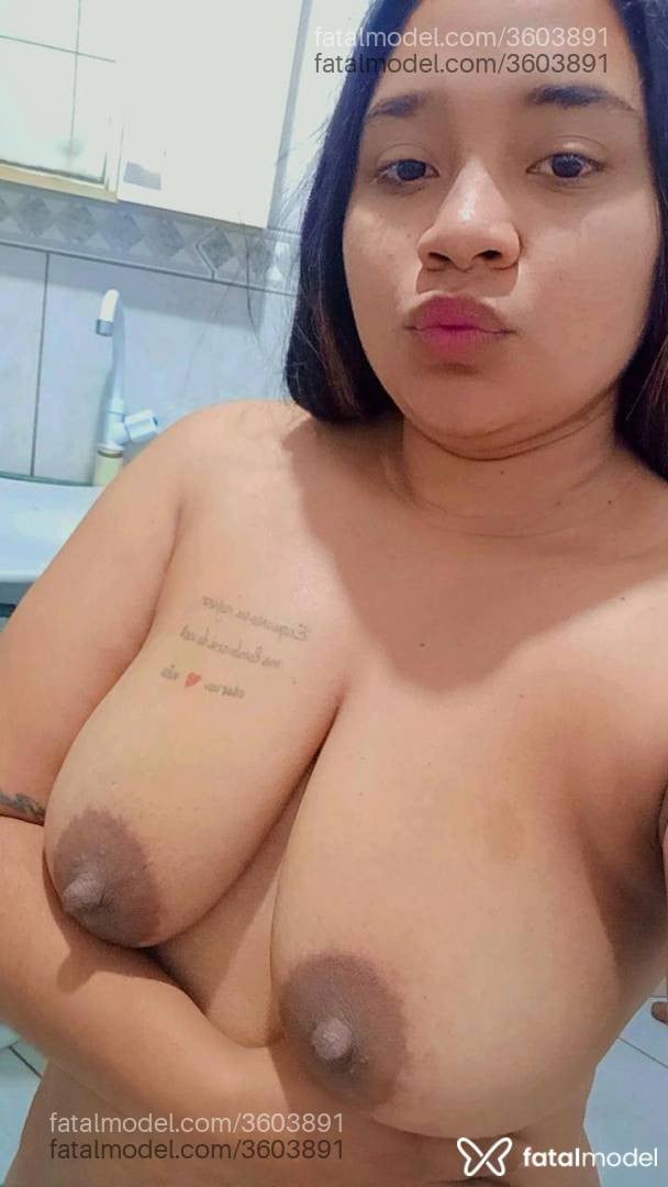 Acompanhante mulher com cabelo castanho de olhos pretos - Vitória