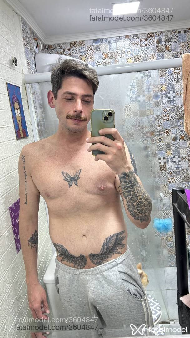 Acompanhante homem com cabelo castanho de olhos castanhos - Roberto