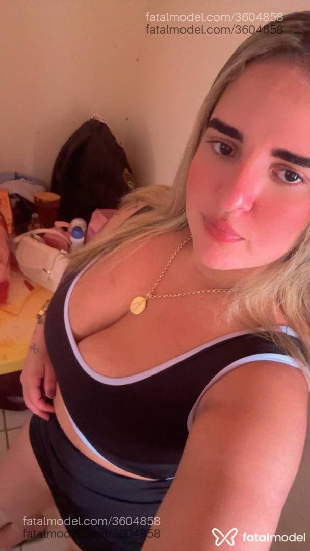 Acompanhante mulher loira (o) de olhos pretos - Caroll