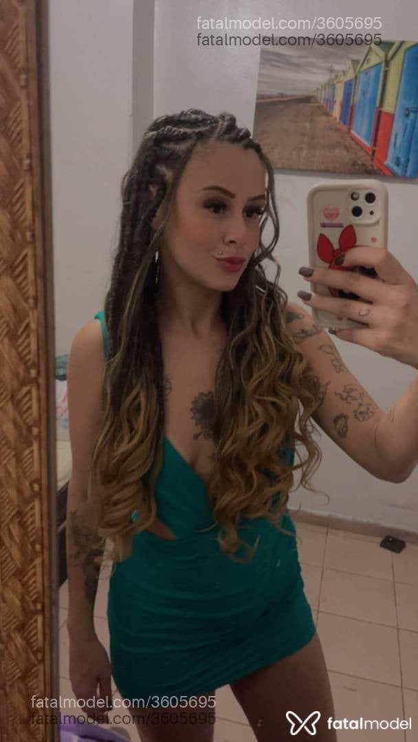 Acompanhante mulher com cabelo castanho de olhos castanhos - Shaory