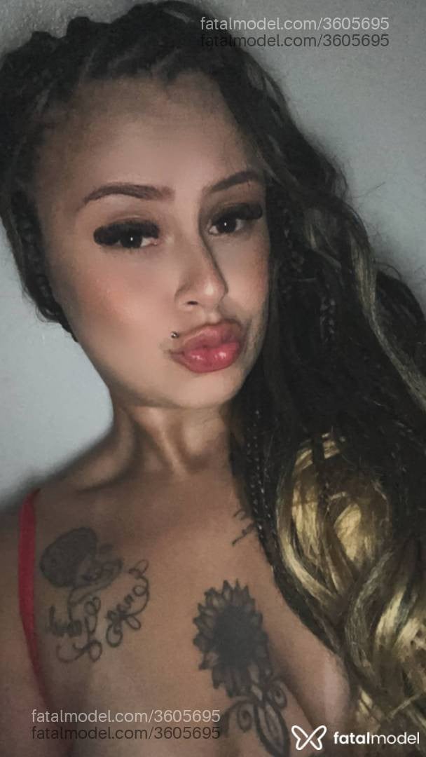 Acompanhante mulher com cabelo castanho de olhos castanhos - Shaory
