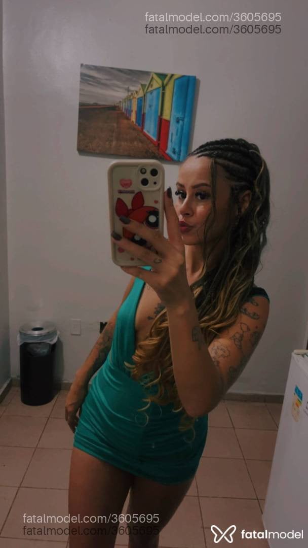 Acompanhante mulher com cabelo castanho de olhos castanhos - Shaory