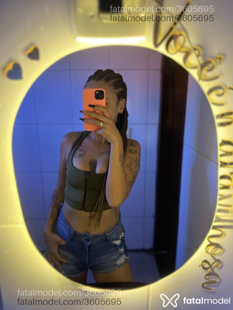 Acompanhante mulher com cabelo castanho de olhos castanhos - Shaory