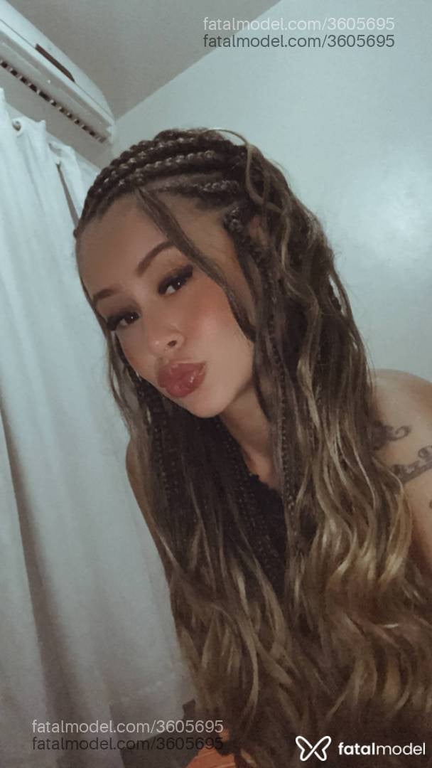 Acompanhante mulher com cabelo castanho de olhos castanhos - Shaory