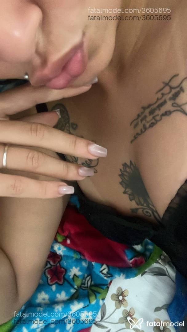Acompanhante mulher com cabelo castanho de olhos castanhos - Shaory