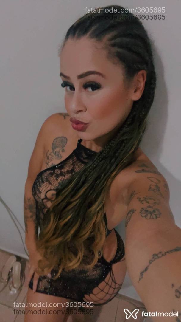 Acompanhante mulher com cabelo castanho de olhos castanhos - Shaory