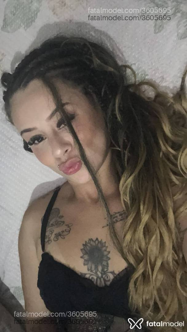 Acompanhante mulher com cabelo castanho de olhos castanhos - Shaory