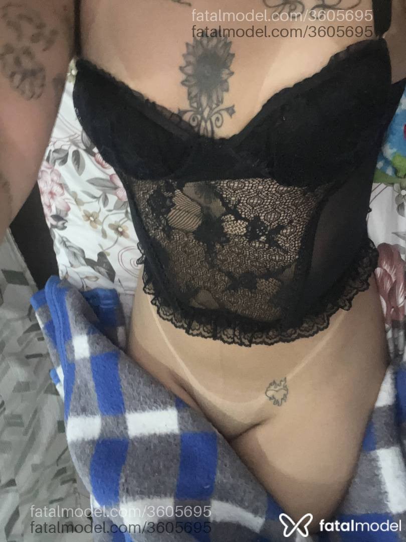 Acompanhante mulher com cabelo castanho de olhos castanhos - Shaory