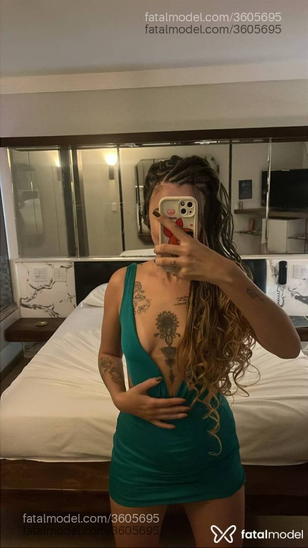 Acompanhante mulher com cabelo castanho de olhos castanhos - Shaory