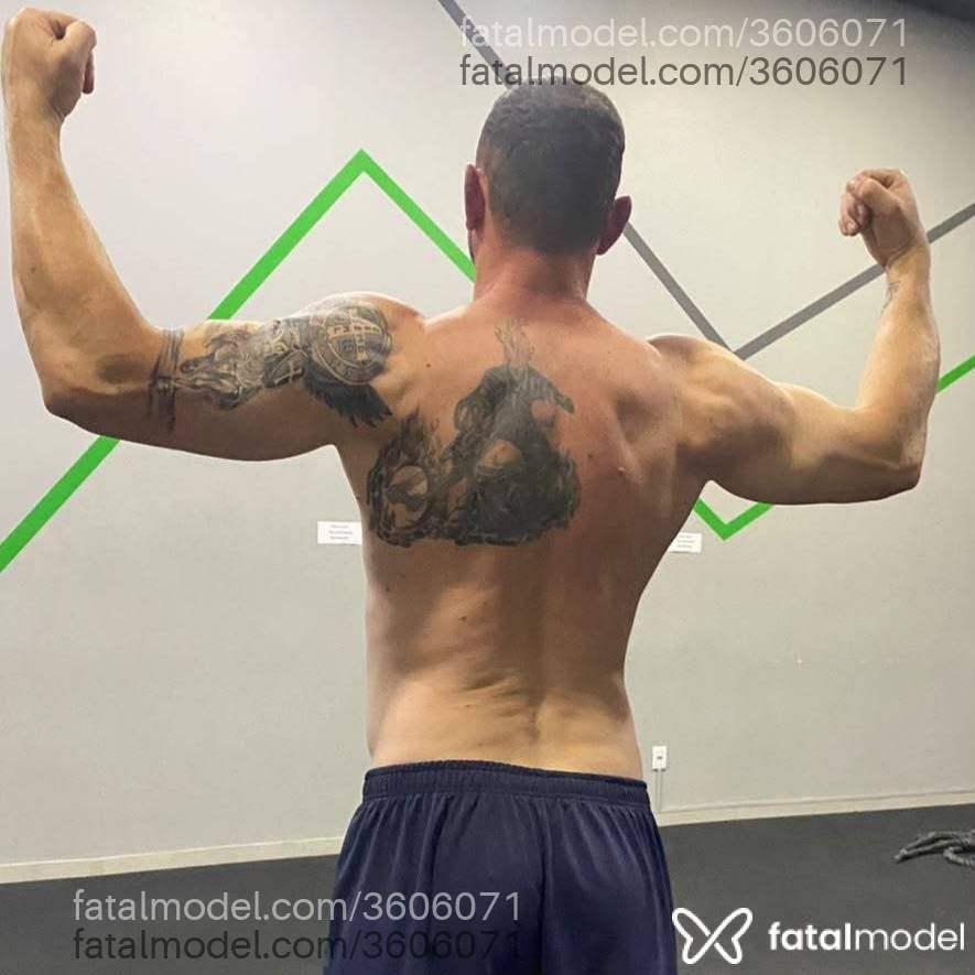 Acompanhante homem com cabelo castanho de olhos mel - Edu Fire