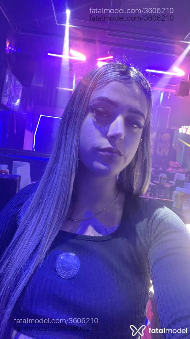 Acompanhante mulher loira (o) de olhos castanhos - Bruna Bittencourt