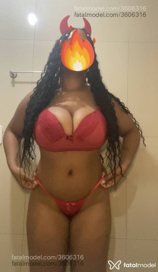 Acompanhante mulher morena (o) de olhos pretos - Bianca Leal