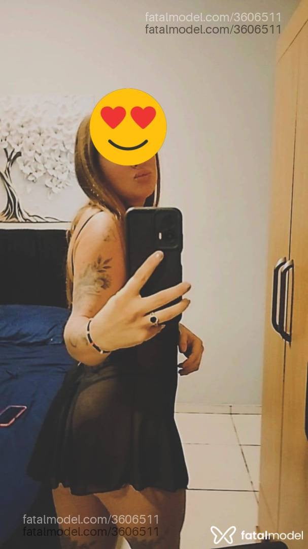 Acompanhante mulher loira (o) de olhos castanhos - Nathi