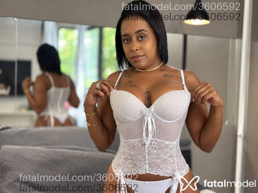 Acompanhante mulher morena (o) de olhos castanhos - Isadora Black