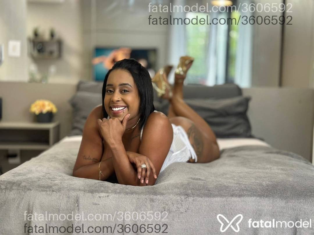 Acompanhante mulher morena (o) de olhos castanhos - Isadora Black