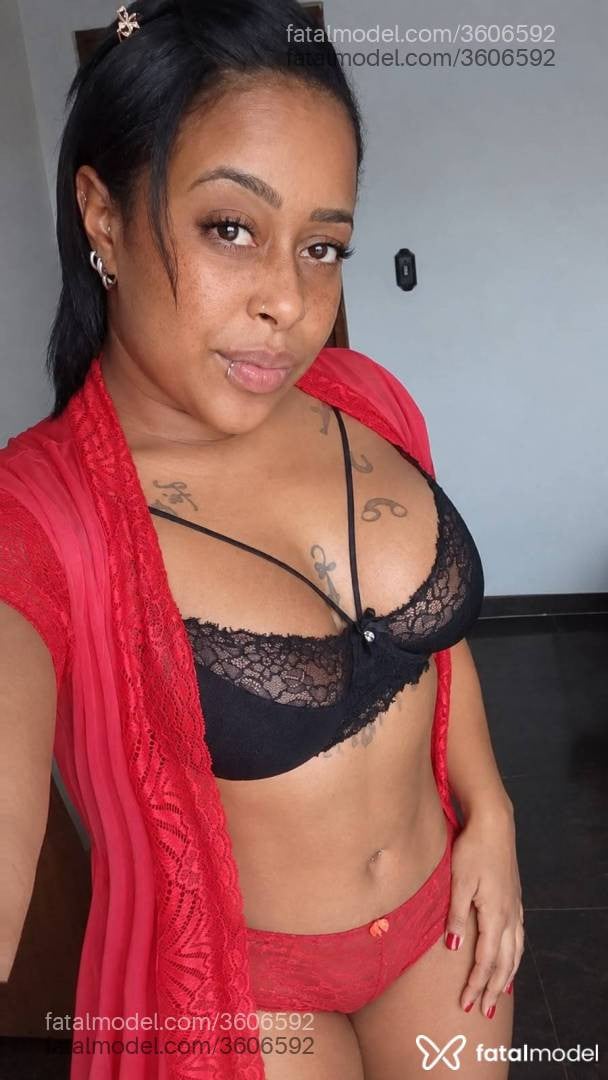 Acompanhante mulher morena (o) de olhos castanhos - Isadora Black
