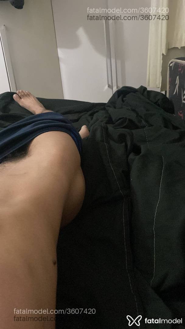 Acompanhante homem com cabelo castanho de olhos mel - Pedro Ribeiro