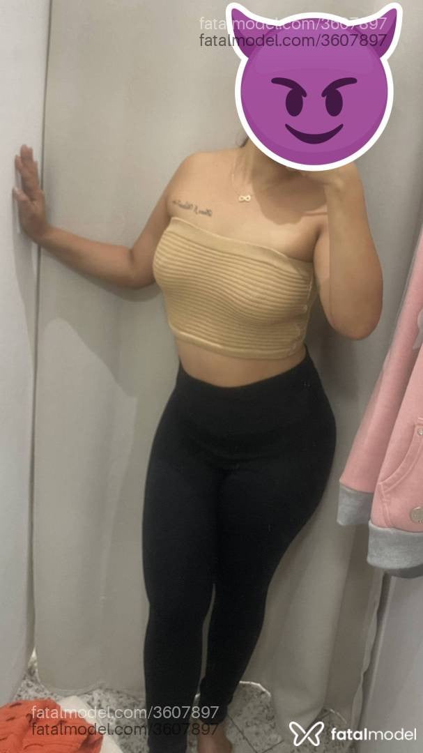 Acompanhante mulher com cabelo castanho de olhos castanhos - Juliana Martins