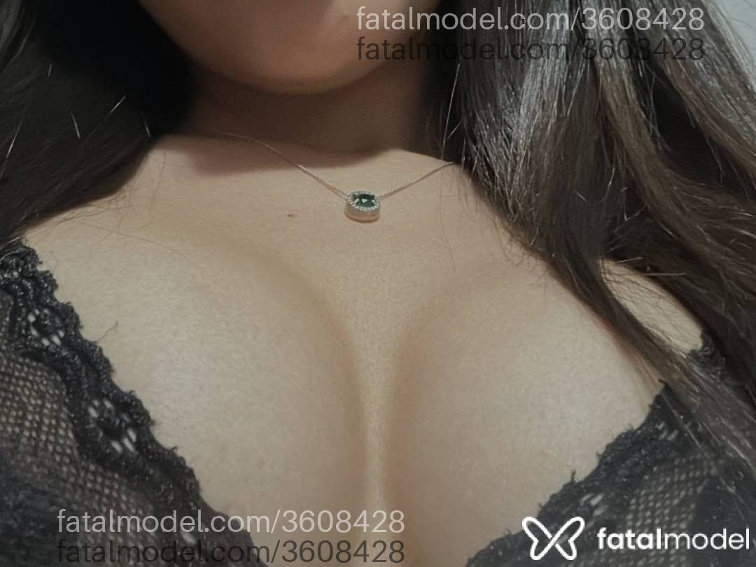 Acompanhante mulher morena (o) de olhos castanhos - Ísis Monroe