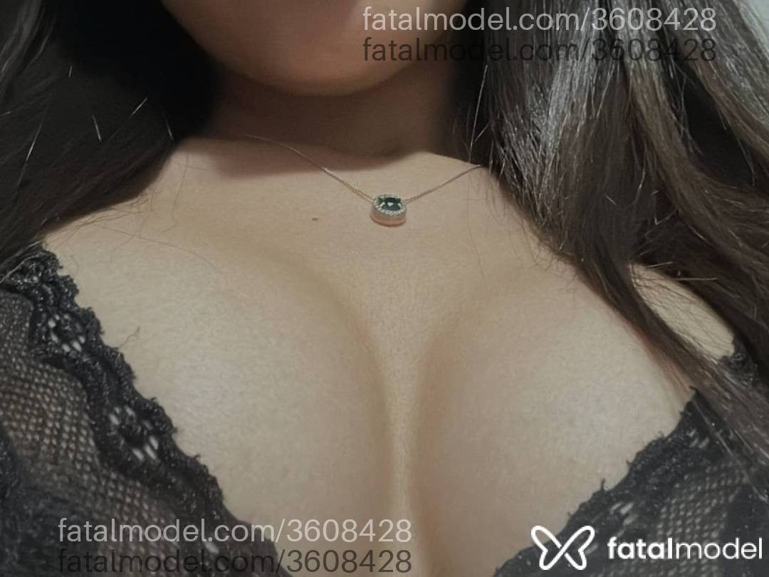 Acompanhante mulher morena (o) de olhos castanhos - Ísis Monroe
