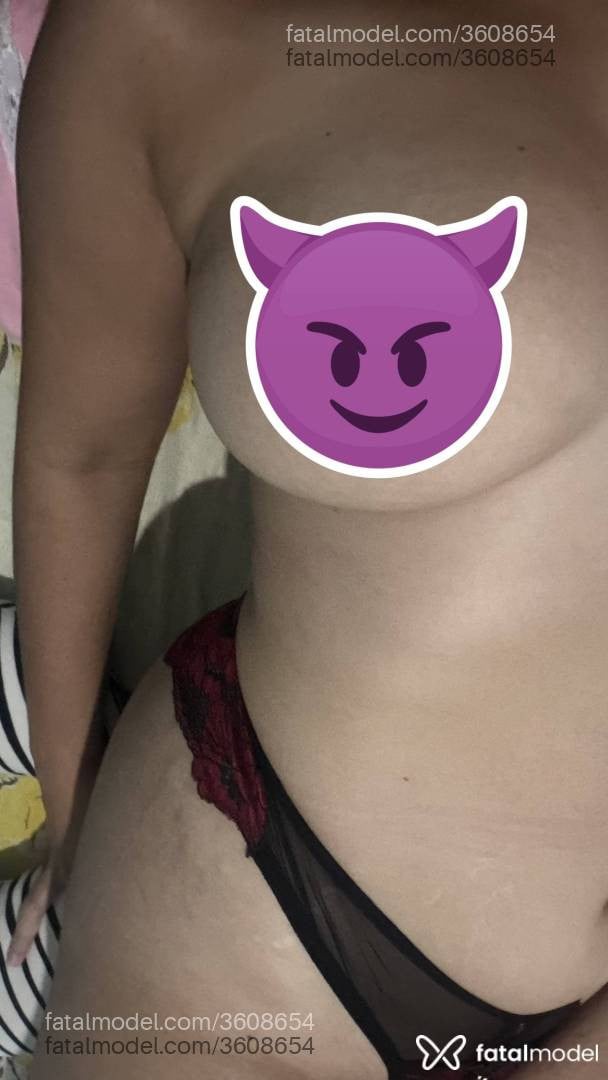 Acompanhante mulher morena (o) de olhos castanhos - Camila
