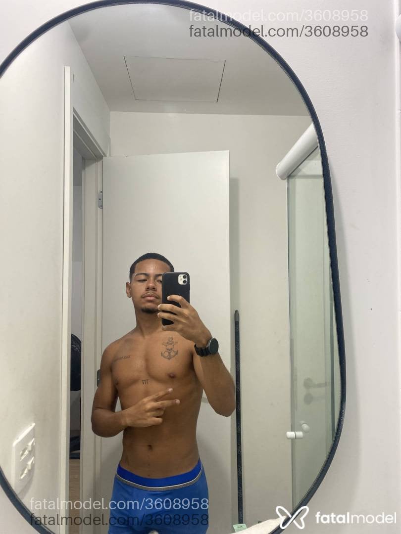 Acompanhante homem morena (o) de olhos pretos - Victor