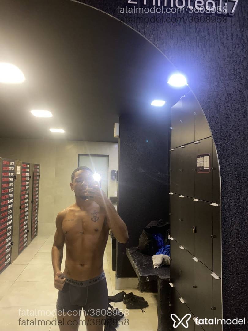 Acompanhante homem morena (o) de olhos pretos - Victor