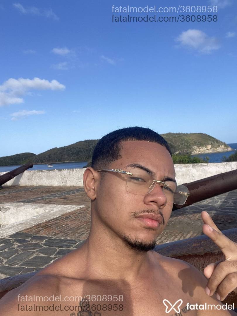 Acompanhante homem morena (o) de olhos pretos - Victor