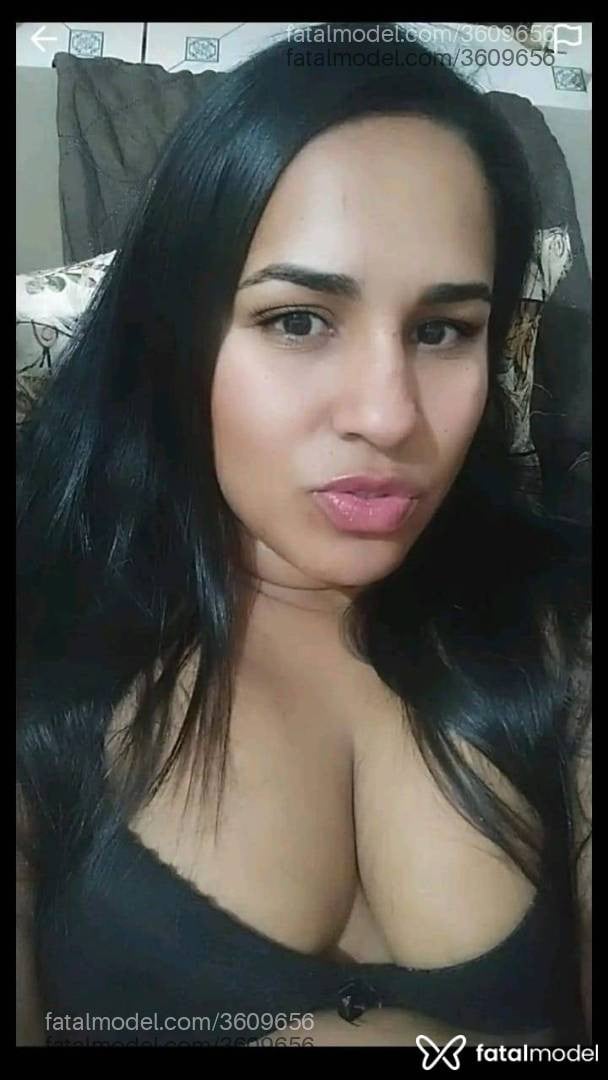 Acompanhante mulher morena (o) de olhos pretos - Hanna