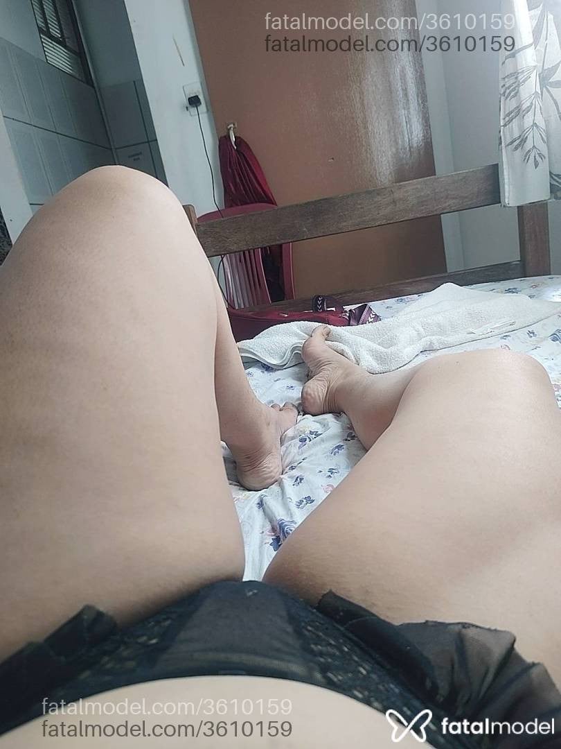 Acompanhante mulher com cabelo castanho de olhos mel - Bia