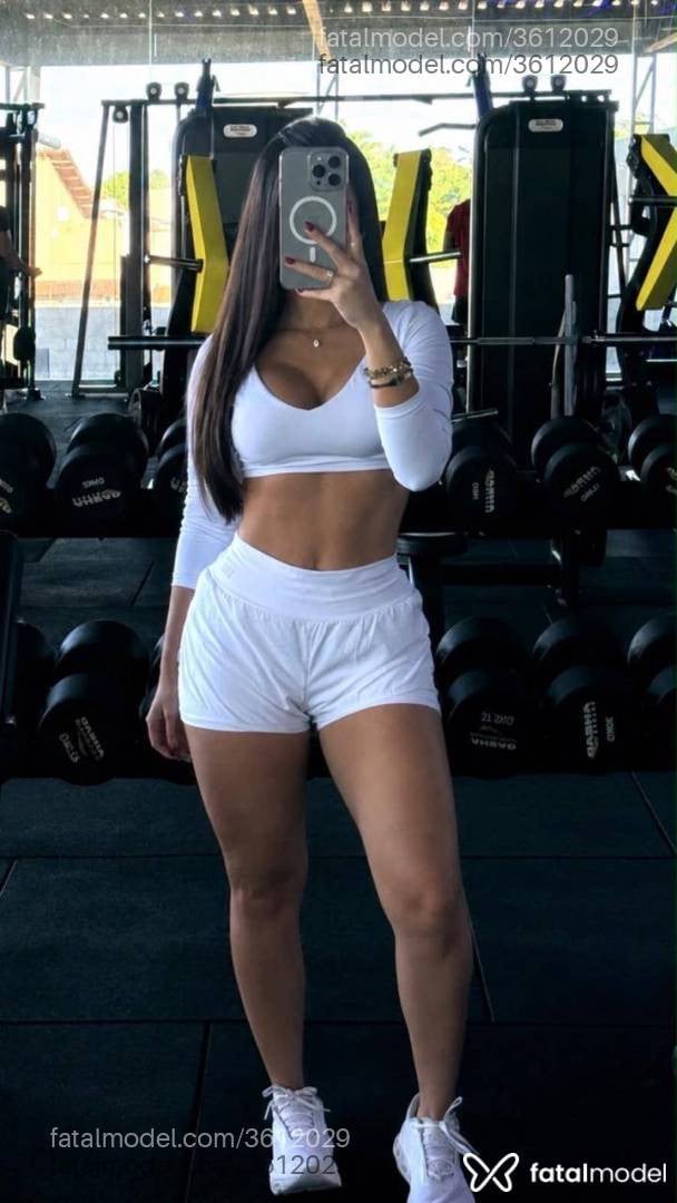 Acompanhante mulher morena (o) de olhos pretos - Brenda Oliveira