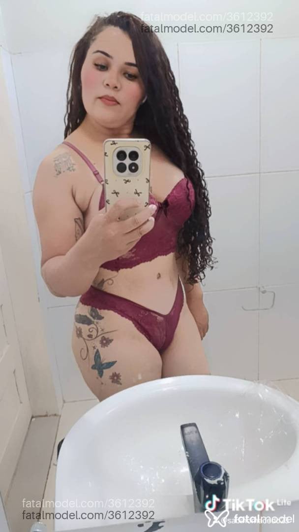 Acompanhante mulher com cabelo castanho de olhos mel - Beatriz