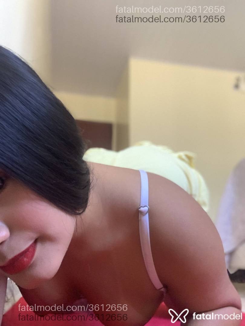 Acompanhante mulher morena (o) de olhos pretos - Lorena