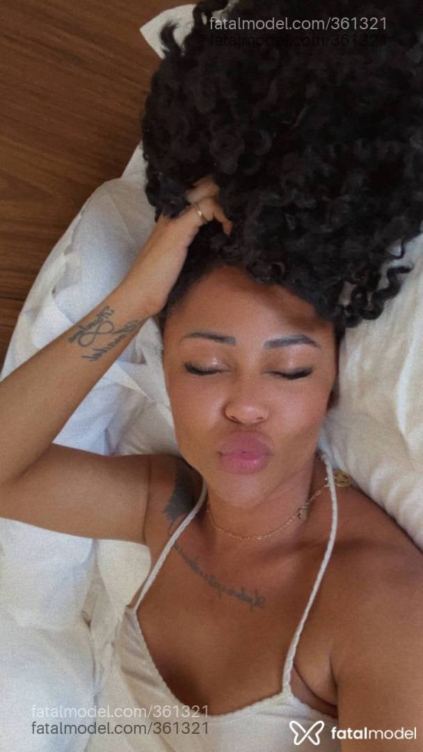Acompanhante mulher com cabelo castanho de olhos castanhos em Criciúma Acompanhante mulher com cabelo castanho de olhos castanhos em Criciúma - Júlia Rios