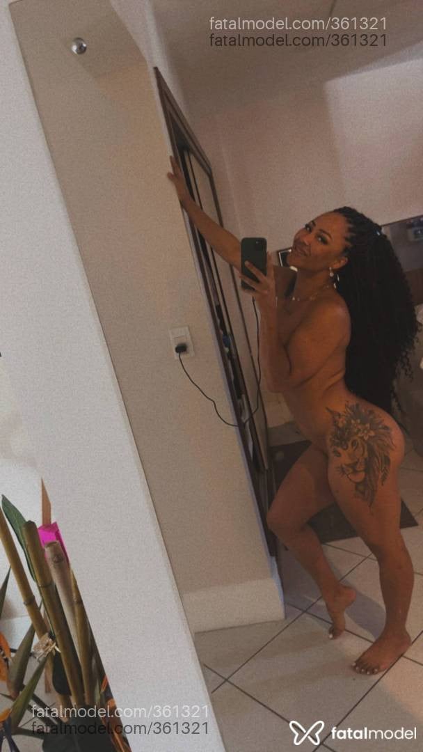 Acompanhante mulher com cabelo castanho de olhos castanhos - Júlia Rios