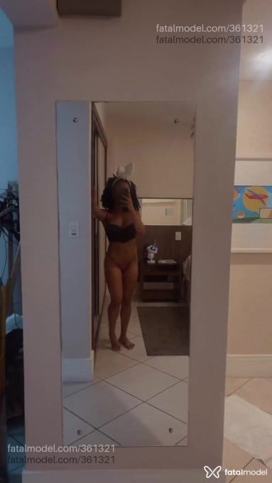 Acompanhante mulher com cabelo castanho de olhos castanhos em Criciúma Acompanhante mulher com cabelo castanho de olhos castanhos em Criciúma - Júlia Rios