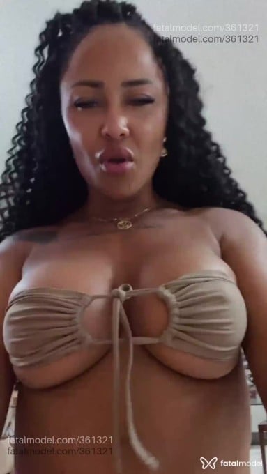 Acompanhante mulher com cabelo castanho de olhos castanhos em Criciúma Acompanhante mulher com cabelo castanho de olhos castanhos em Criciúma - Júlia Rios