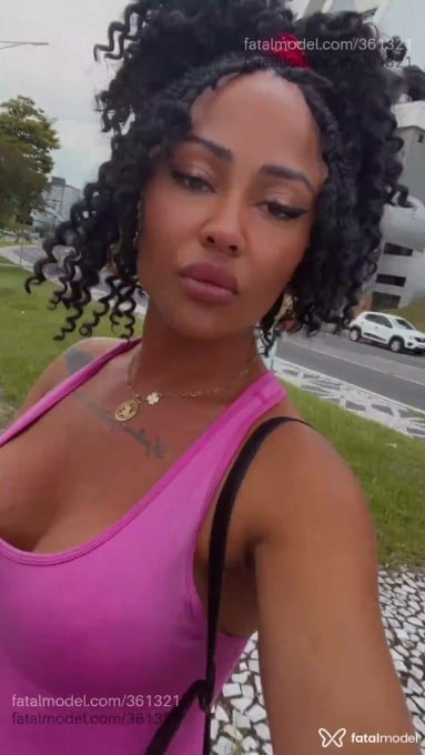 Acompanhante mulher com cabelo castanho de olhos castanhos em Criciúma Acompanhante mulher com cabelo castanho de olhos castanhos em Criciúma - Júlia Rios