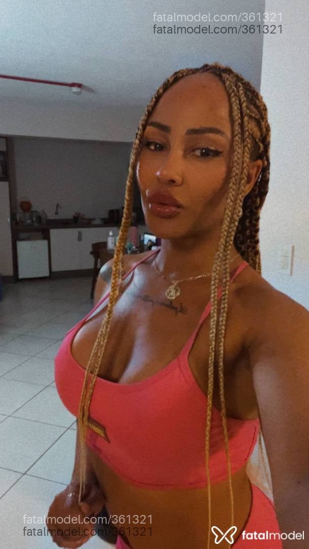 Acompanhante mulher com cabelo castanho de olhos castanhos em Criciúma - Júlia Rios