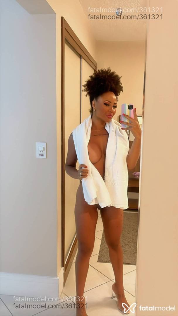 Acompanhante mulher com cabelo castanho de olhos castanhos em Criciúma Acompanhante mulher com cabelo castanho de olhos castanhos em Criciúma - Júlia Rios
