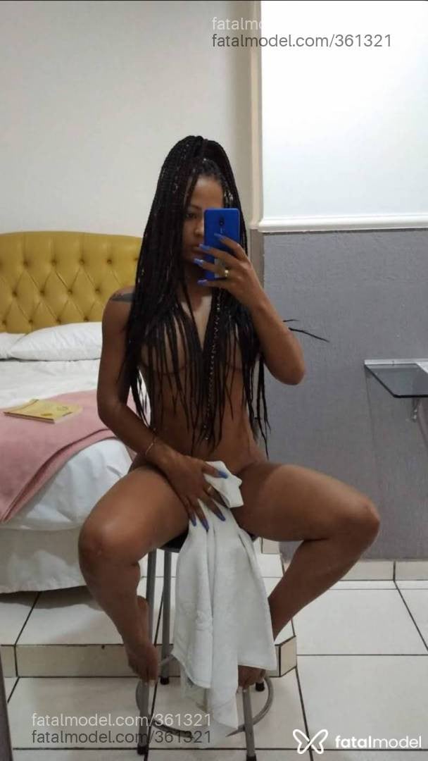 Acompanhante mulher com cabelo castanho de olhos castanhos - Júlia Rios
