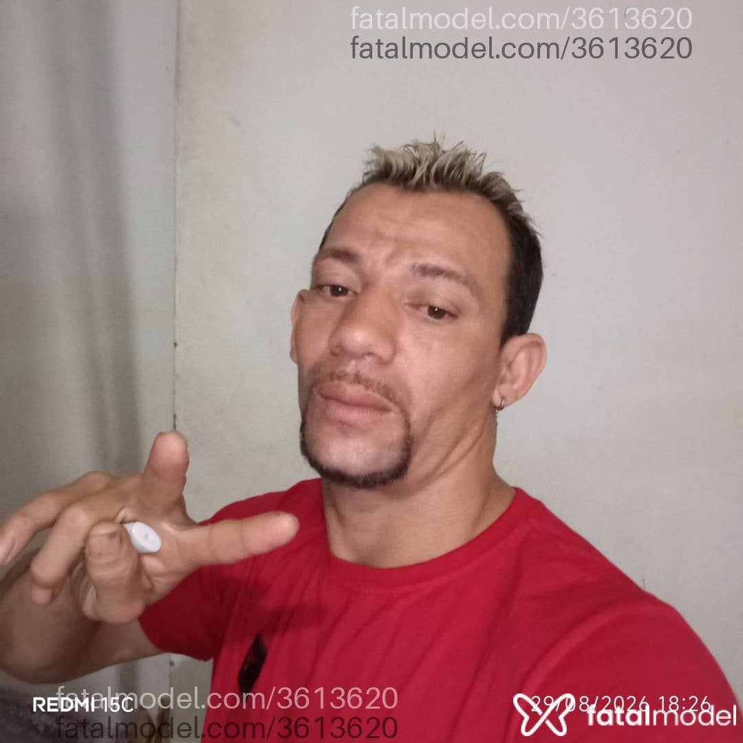 Acompanhante homem loira (o) de olhos castanhos - Valter